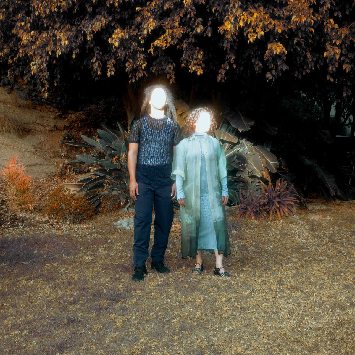 Photo of the band Electric youth, faces blurred in a surreal way